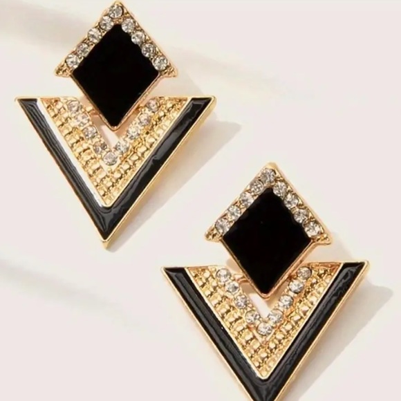 NEW Luxury Geometrical Triangle Drop Gold 18k Diamond Earrings - Picture 2 of 5